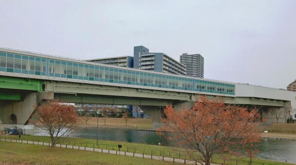 都営地下鉄新宿線東大島駅　旧中川をまたぐ 東大島駅,都営新宿線,橋上駅舎の写真素材