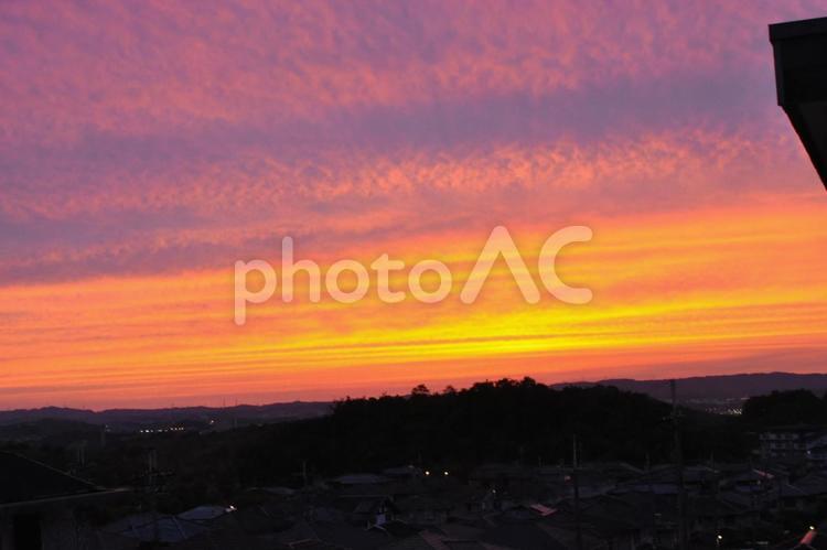 夕方　雲　夕焼け　空　夕日　夕空 晴れ,青空,自然の写真素材