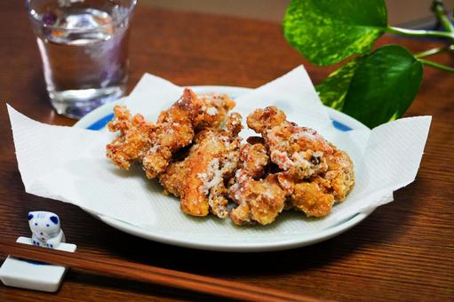 日本酒と鶏の竜田揚げ 食事,食卓,夕食の写真素材