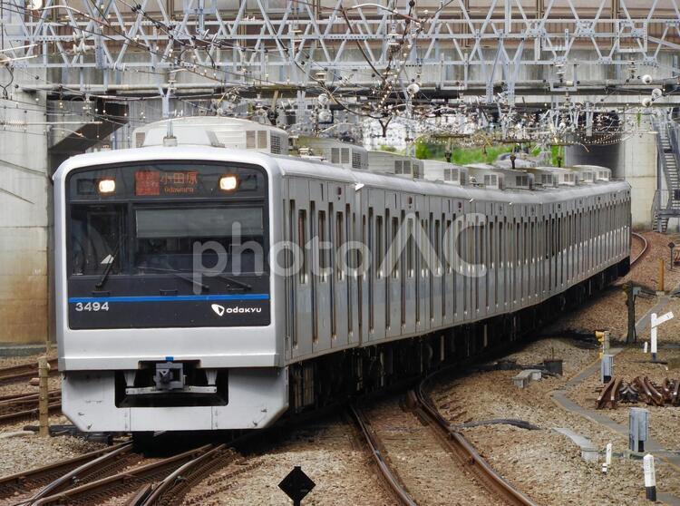 相模大野駅に到着する小田急線快速急行小田原行 小田急線,小田急,小田急電鉄の写真素材