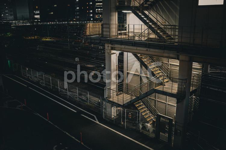 鉄骨階段の夜景 鉄骨階段,夜景,新宿の写真素材