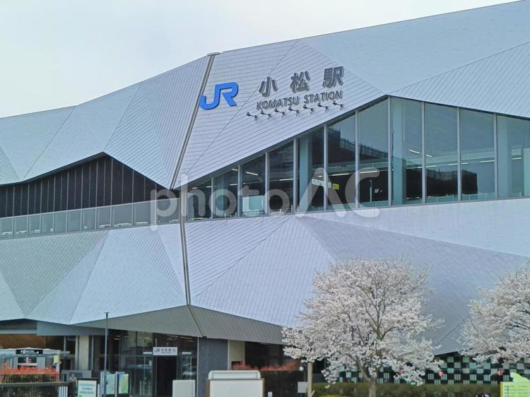 桜が咲く小松駅前（石川県）1 小松駅,石川県,石川の写真素材