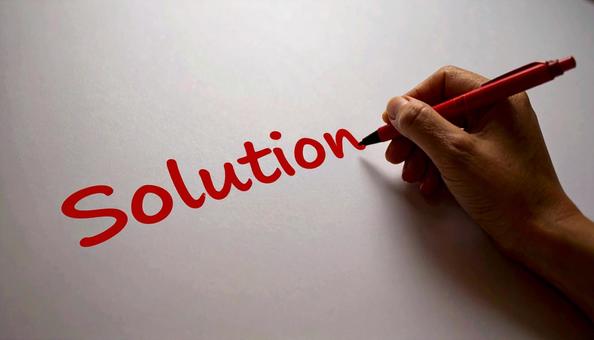 文字「Solution」と赤ペンで書く 文字「Solution」と赤ペンで書くの写真