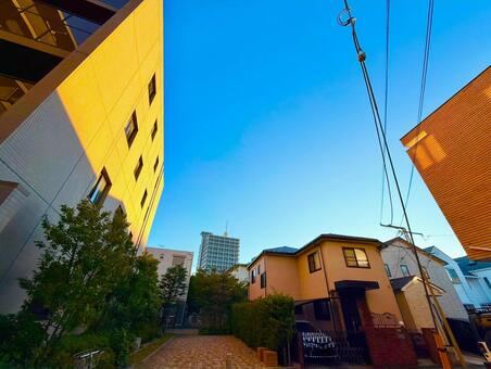 夕方の世田谷の住宅街と青空 青空,空,ブルースカイの写真素材