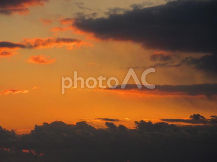 哀愁の夕暮れ 太陽,海,空の写真素材