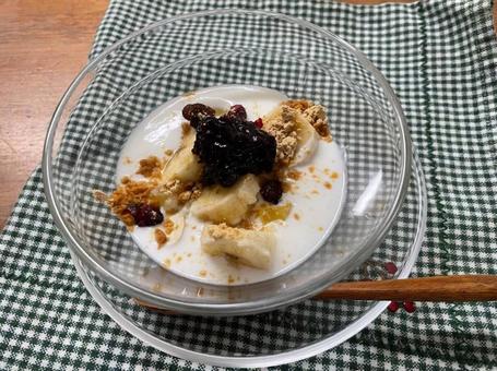 ヨーグルト バナナ きな粉 ナッツ 朝食 ヨーグルト バナナ きな粉 ナッツ 朝食 ヨーグルト,バナナ,きな粉の写真素材