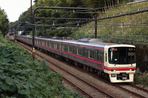 京王相模原線の稲城周辺は自然が残る車窓 京王相模原線の稲城周辺は自然が残る車窓 鉄道,線路,交通の写真素材