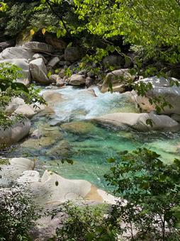 岩と清流が美しい清川 岩と清流が美しい清川の写真