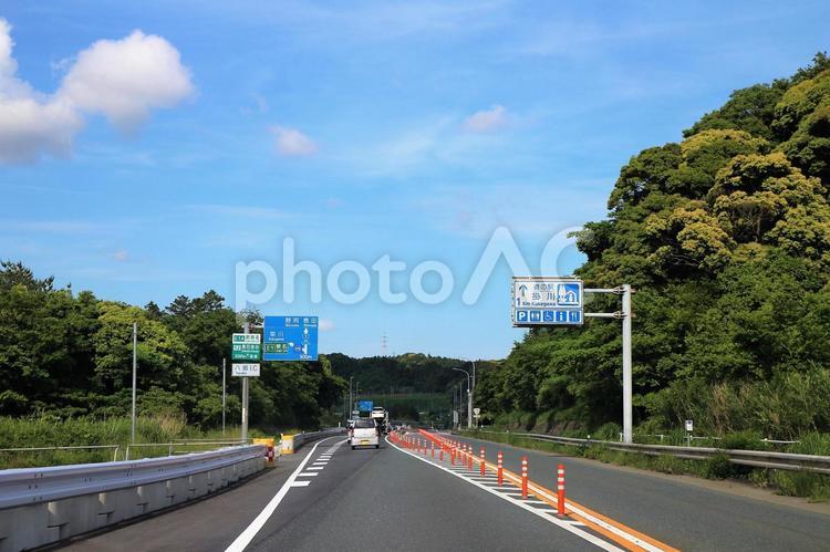 新緑の山　案内表示板　道の駅　 新緑,案内表示板,方向指示掲示板の写真素材