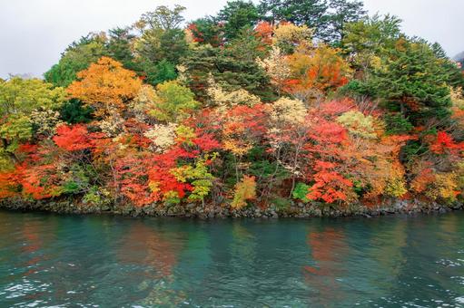 中禅寺湖の紅葉 中禅寺湖の紅葉の写真