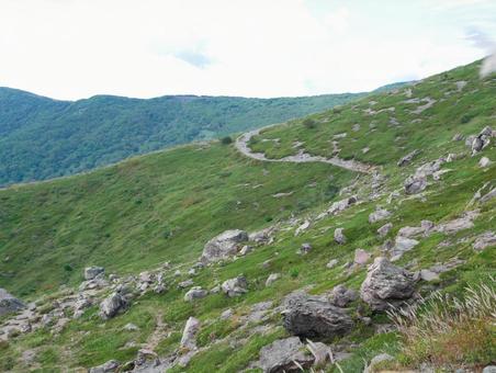 山肌から見える登山コース 山肌から見える登山コースの写真