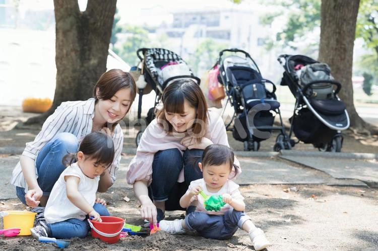 ママ友　母親　育児　 育児,ママ友,公園の写真素材