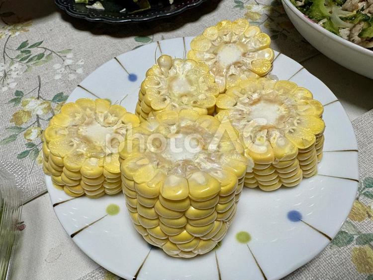 トウモロコシの輪切り トウモロコシ,輪切り,新鮮の写真素材