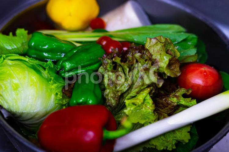 毎日食物繊維を食べる習慣　健康生活で腸活 野菜,食物繊維,腸活の写真素材