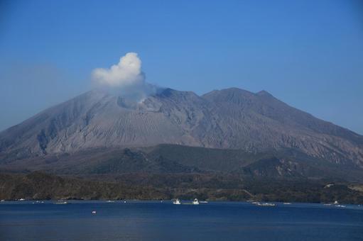 道の駅たるみずから見た桜島 道の駅たるみずから見た桜島 桜島,山,火山の写真素材