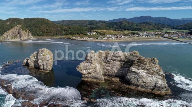 様似町の親子岩 親子岩,岩,巨大の写真素材