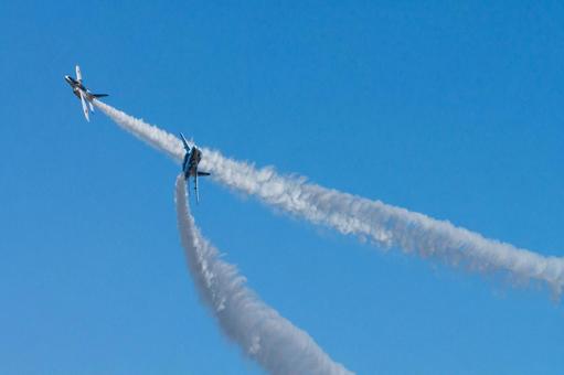 ブルーインパルス ブルーインパルス ブルーインパルス,t4,アクロバットの写真素材