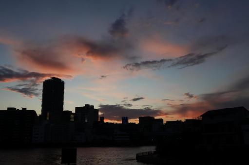 都心の夕暮れ 都心の夕暮れの写真