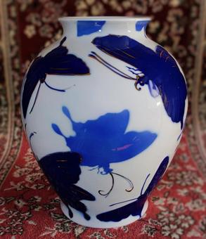 群青の蝶舞う 壺,飾り,インテリアの写真素材