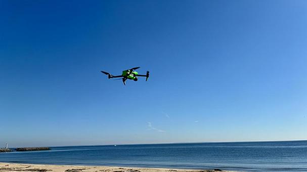 ドローン ドローン,空撮,青空の写真素材