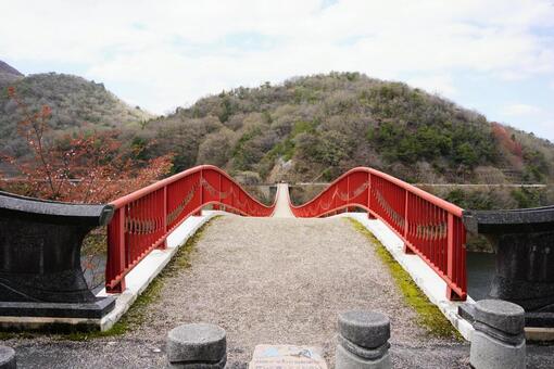 ギネス認定の世界最長夢吊橋の美しい曲線 吊床版橋,歩行者専用,ギネス記録の写真素材