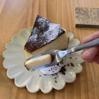 バスクチーズケーキ バスクチーズケーキ,チーズケーキ,ケーキの写真素材