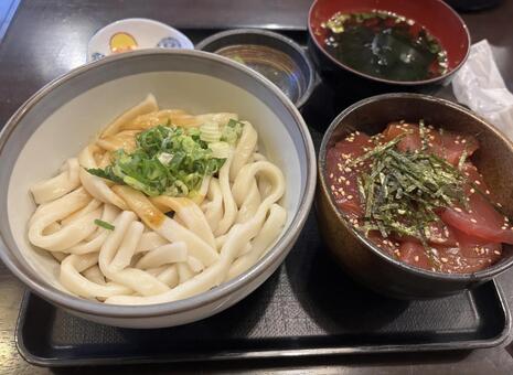 伊勢うどんと手こね寿司　 伊勢うどん,手こね寿司,寿司の写真素材