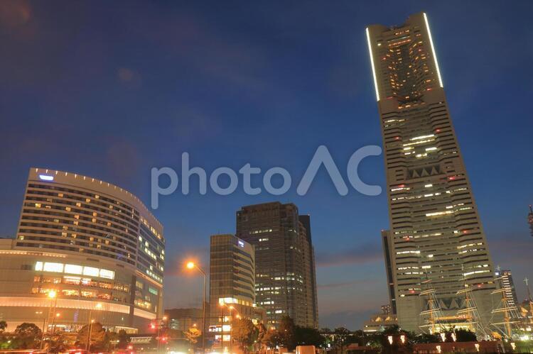 横浜市街地の夜景 みなとみらい,横浜,ランドマークタワーの写真素材