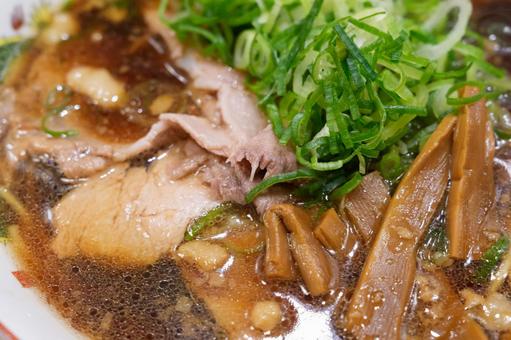 伍福軒の背脂黒醤油ラーメン 伍福軒の背脂黒醤油ラーメンの写真
