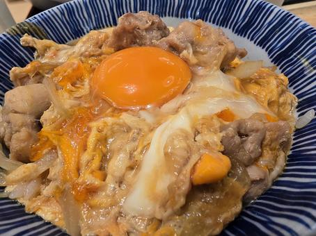 美味しそうな親子丼 美味しそうな親子丼 親子丼,丼ぶり,卵の写真素材