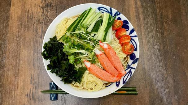 カニかまと野菜の冷やし中華 カニかまと野菜の冷やし中華 冷やし中華,カニかま,野菜の写真素材