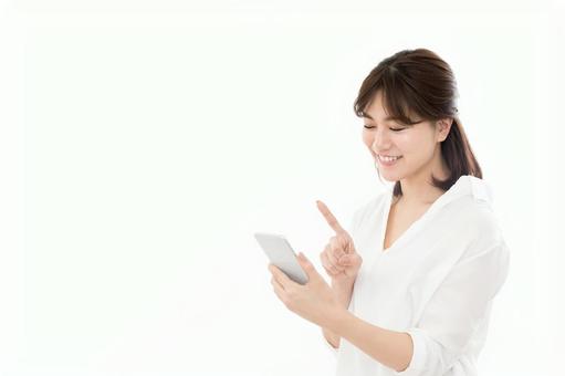 若い女性 スマートフォン 若い女性 スマートフォン スマートフォン,検索,調べるの写真素材