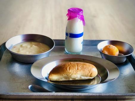 再現。懐かしい昭和の学校給食2 再現。懐かしい昭和の学校給食2 給食,パン,コッペパンの写真素材