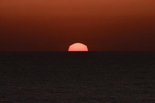 夕陽 夕陽 夕陽,夕日,夕焼けの写真素材