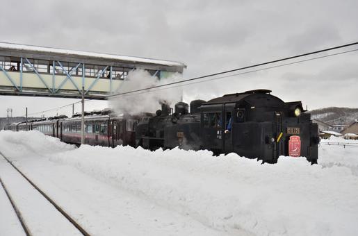 SL冬の湿原号 SL冬の湿原号 sl,c11,c11ー171の写真素材