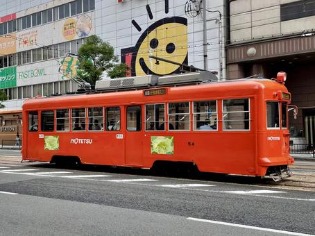松山三越前を通過する伊予鉄モハ50形電車 松山三越前を通過する伊予鉄モハ50形電車 伊予鉄,伊予鉄道,市内電車の写真素材