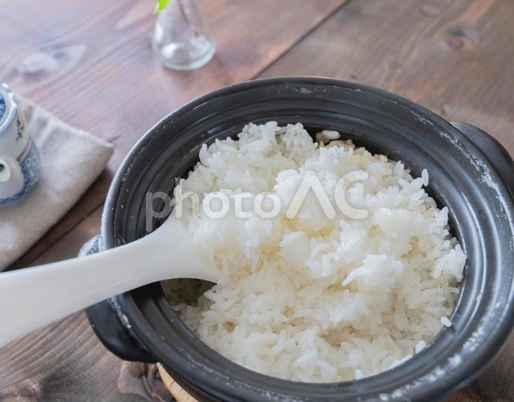 日本米を土鍋で炊いて食べてみる　新米の米 日本米,土鍋,炊くの写真素材
