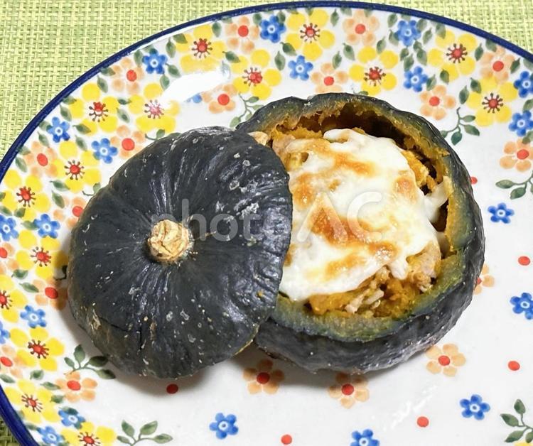 丸ごとかぼちゃの肉づめチーズ焼き かぼちゃ,丸ごと,丸ごとかぼちゃの写真素材