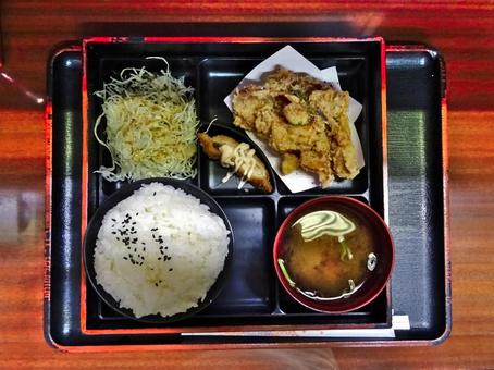 唐揚げ定食 唐揚げ定食 唐揚げ定食,鶏のから揚げ,千切りキャベツの写真素材