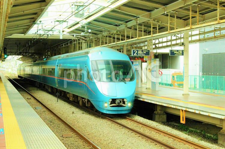 海老名駅を通過する小田急ロマンスカーMSEはこね号 ロマンスカー,mse,６００００形の写真素材