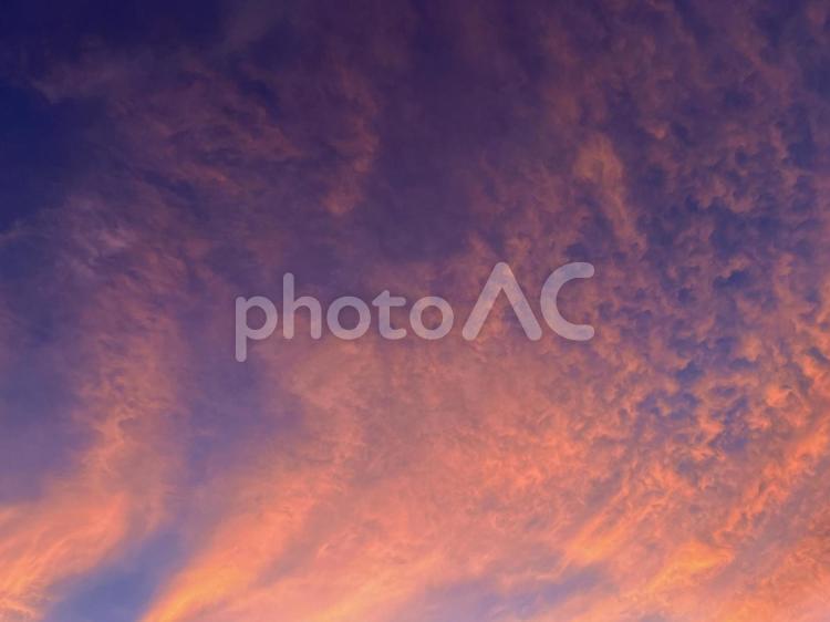 燃えるような美しい夕焼け空 夕焼け,空,夕日の写真素材