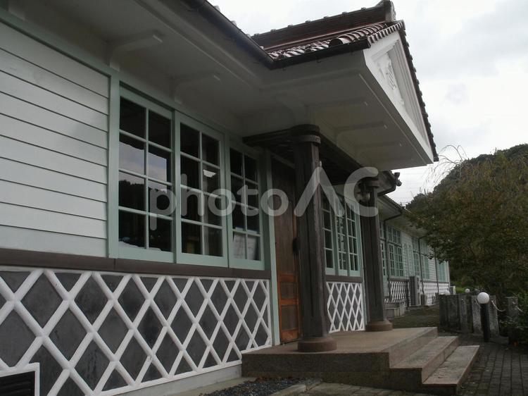 西洋風木造校舎の廃校「有木小学校」広島県 有木小学校,木造校舎,廃校の写真素材