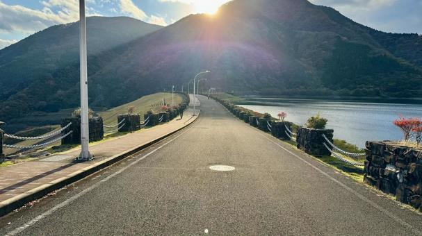 遊歩道 遊歩道,歩行者,丹沢湖の写真素材