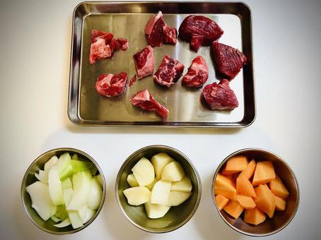 ビーフカレー&シチューの食材 牛肉,角切り,じゃがいもの写真素材