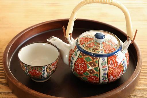 お盆に乗った急須と湯呑み 湯呑み,急須,陶器の写真素材