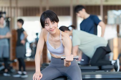 スポーツジムでトレーニングをする若い男女 スポーツジム,フィットネス,ダイエットの写真素材