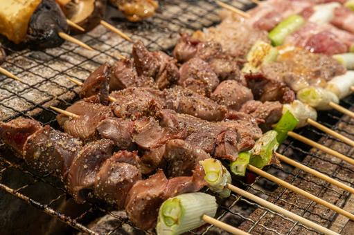 焼き鳥の炭火で焼く砂ずり 焼き鳥の炭火で焼く砂ずり 砂ずり,砂肝,焼き鳥の写真素材