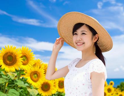 ひまわり・麦わら帽子の彼女の写真