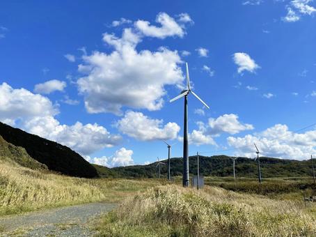 草原と青空と風力発電機 草原と青空と風力発電機 風景,青空,風力発電の写真素材