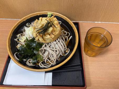 冷やしごぼうかき揚げそば 冷やしごぼうかき揚げそば そば,冷やし,ごぼうの写真素材